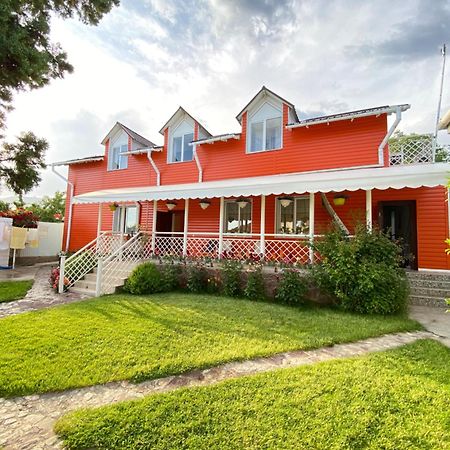 Osobyi Guest House Cholpon-Ata Exteriör bild