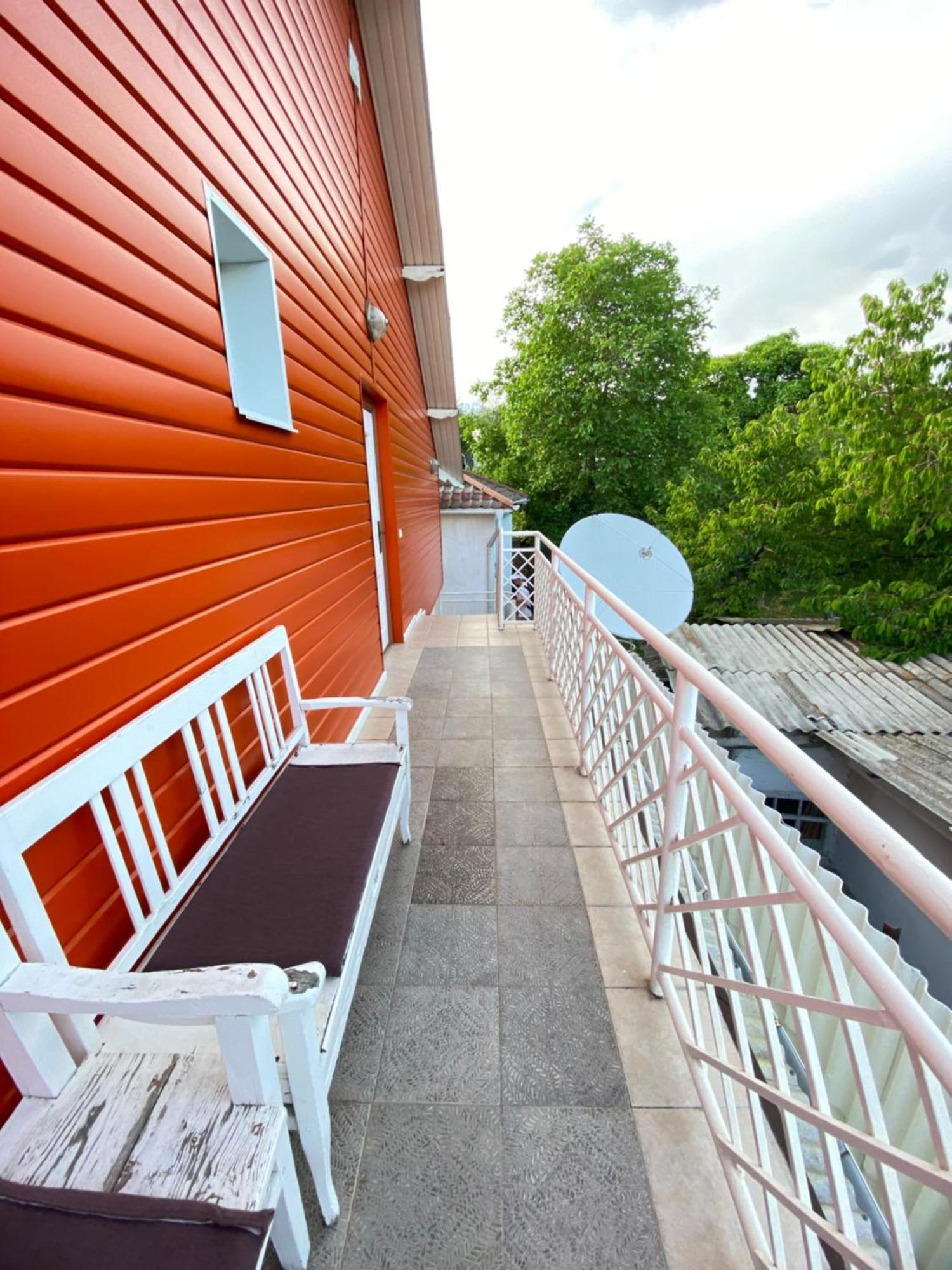 Osobyi Guest House Cholpon-Ata Exteriör bild